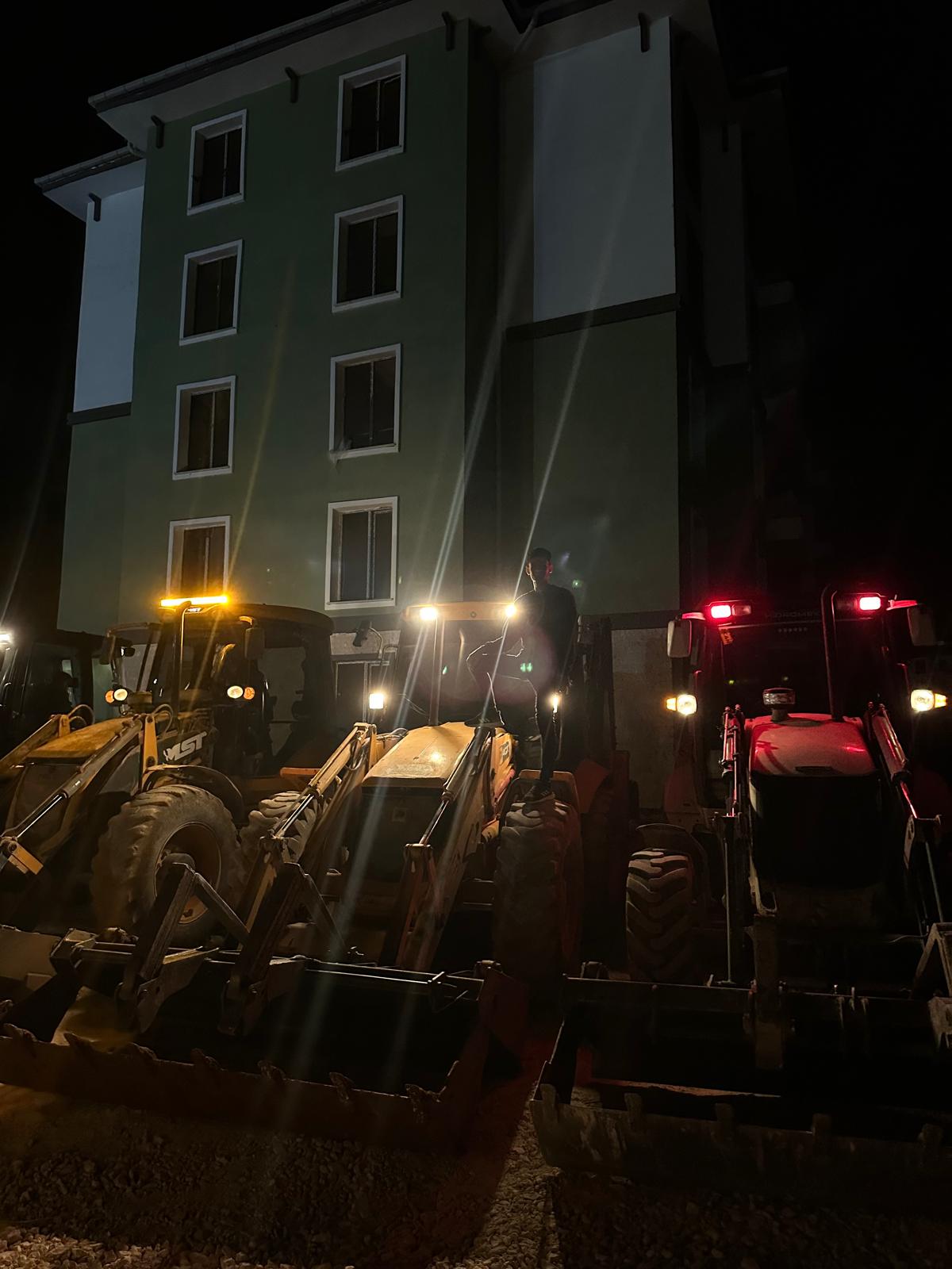 heavy-excavator-digging